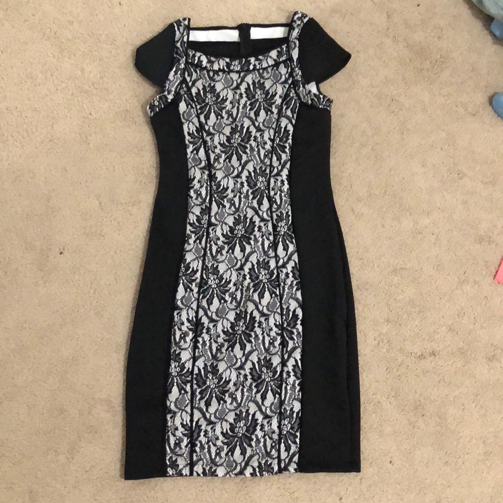 Black & White lace body con dress 👗